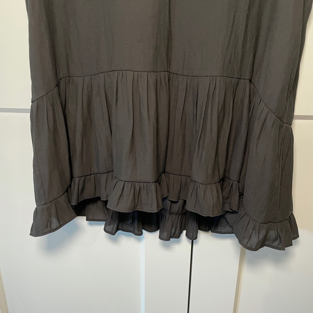 Ro + De Anthropologie Black Ruffle Bottom Short Sleeve Shirt - Picture 3 of 4